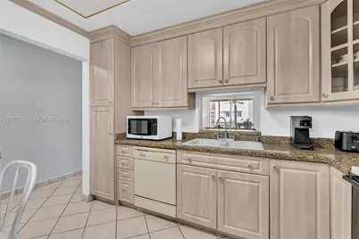 315 SE 11th Ter #203, Dania Beach, FL 33004 - Photo 13