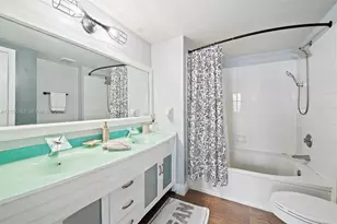 200 SW 117th Terrace, Pembroke Pines, FL 33025 - Photo 15