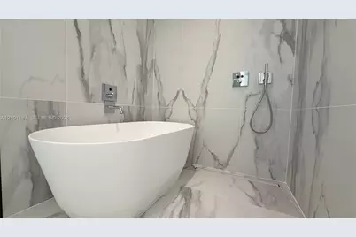 1400 Biscayne #802, Miami, FL 33132 - Photo 13