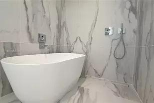 1400 Biscayne, Miami, FL 33132 - Photo 13
