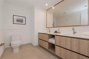 77 SE 5th St, Miami, FL 33131 - Photo 19