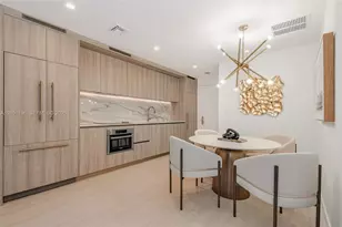 77 SE 5th St, Miami, FL 33131 - Photo 11