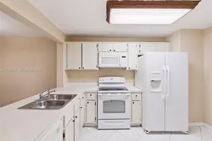 821 NE 207th Ln, Miami, FL 33179 - Photo 3
