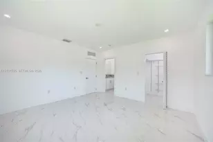 1621 S Treasure Dr, North Bay Village, FL 33141 - Photo 19