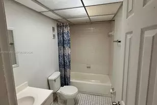 10000 NW 80th Ct, Hialeah Gardens, FL 33016 - Photo 7