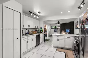 6185 Live Oak Ct, Tamarac, FL 33319 - Photo 11