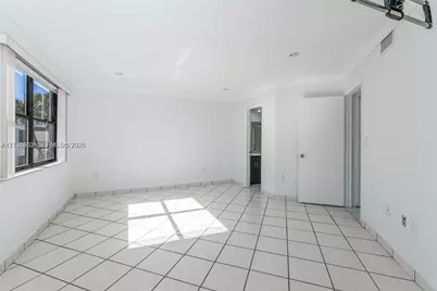 9411 Fontainebleau Blvd #213-25, Miami, FL 33172 - Photo 17