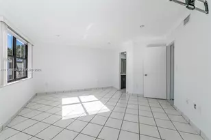 9411 Fontainebleau Blvd, Miami, FL 33172 - Photo 17