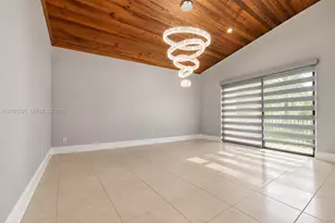 10010 NW 135th St, Hialeah Gardens, FL 33018 - Photo 9