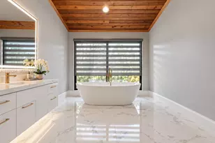 10010 NW 135th St, Hialeah Gardens, FL 33018 - Photo 5