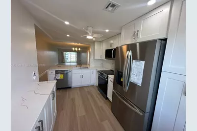 4098 Yarmouth  E #4098, Boca Raton, FL 33434 - Photo 3