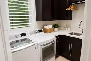 560 Coconut Palm Terrace, Plantation, FL 33324 - Photo 11