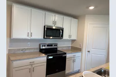 7467 Sail Clover Ln, Zephyrhills, FL 33540 - Photo 5
