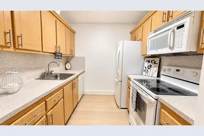 800 SW 131st Ave #308F, Pembroke Pines, FL 33027 - Photo 3