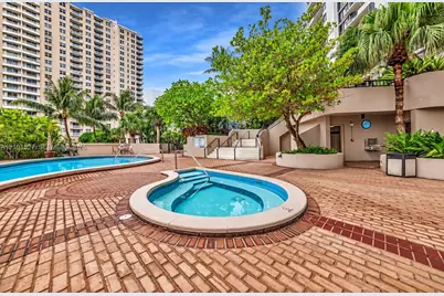 520 Brickell Key Dr #A1811, Miami, FL 33131 - Photo 23