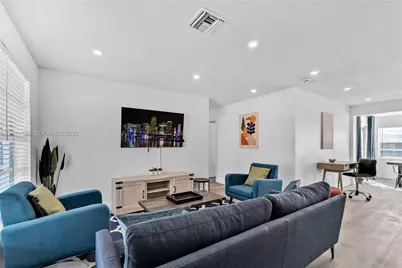 730 N 72nd Ter, Hollywood, FL 33024 - Photo 5