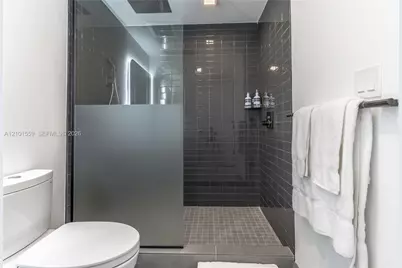 227 NE 2nd St #2906, Miami, FL 33132 - Photo 21