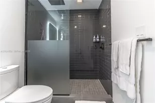 227 NE 2nd St, Miami, FL 33132 - Photo 21