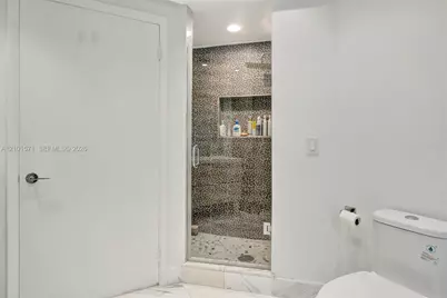 2000 Island Blvd #204, Aventura, FL 33160 - Photo 21