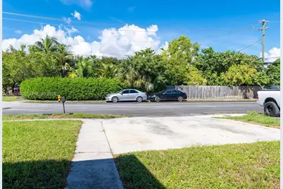 2340 NE 3rd Ave, Pompano Beach, FL 33060 - Photo 17