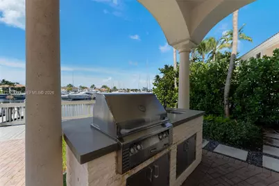 1426 Commodore Way, Hollywood, FL 33019 - Photo 51