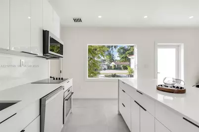 1371 71st St, Miami Beach, FL 33141 - Photo 9