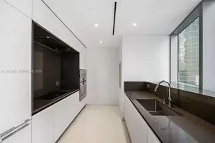 300 Biscayne Blvd Way, Miami, FL 33131 - Photo 11