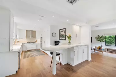 435 W 51st St, Miami Beach, FL 33140 - Photo 13