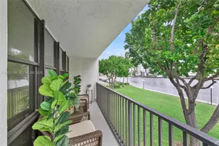 1000 Parkview Dr, Hallandale Beach, FL 33009 - Photo 25