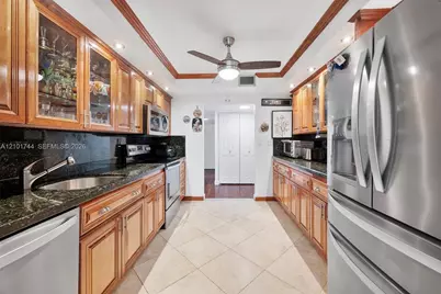 1000 Parkview Dr #220, Hallandale Beach, FL 33009 - Photo 9