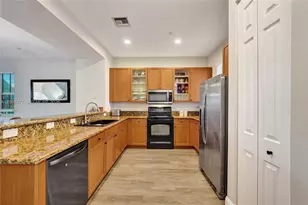1033 NE 17th Way, Fort Lauderdale, FL 33304 - Photo 5