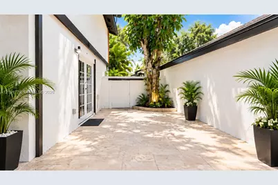 1671 E Sandpiper Cir, Pembroke Pines, FL 33026 - Photo 15