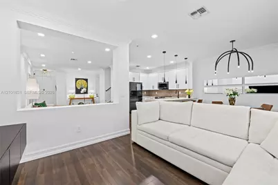 124 W Riverwalk Cir W, Plantation, FL 33325 - Photo 9