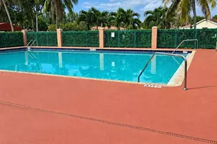 1271 SE 29th St, Homestead, FL 33035 - Photo 9