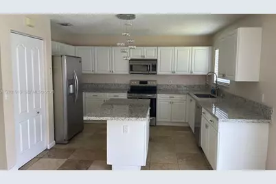 9044 SW 212th Ln, Cutler Bay, FL 33189 - Photo 7