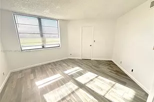 210 Lake Pointe Dr, Oakland Park, FL 33309 - Photo 17