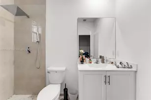 10964 W 35th Ln, Hialeah, FL 33018 - Photo 17