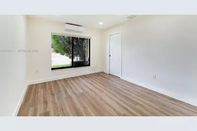 561 SW 88th Pl W, Miami, FL 33174 - Photo 11