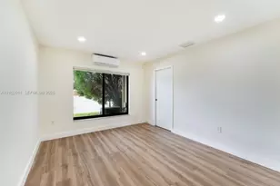 561 SW 88th Pl W, Miami, FL 33174 - Photo 11