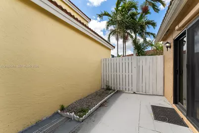 561 SW 88th Pl W, Miami, FL 33174 - Photo 21