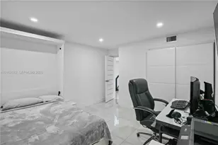 11304 NW 14th Ct, Pembroke Pines, FL 33026 - Photo 17
