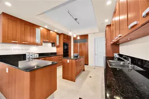 60 Edgewater Dr, Coral Gables, FL 33133 - Photo 13