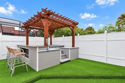 502 NE 195th St, Miami, FL 33179 - Photo 29