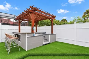 502 NE 195th St, Miami, FL 33179 - Photo 29