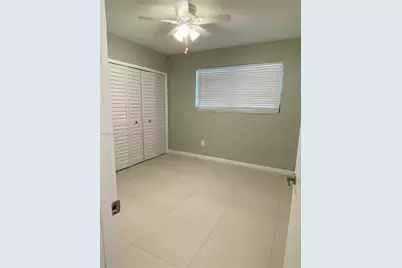 467 W 43rd Pl, Hialeah, FL 33012 - Photo 11