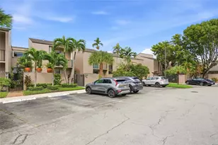 9135 Fontainebleau Blvd, Miami, FL 33172 - Photo 5