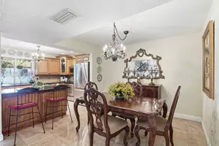 9135 Fontainebleau Blvd, Miami, FL 33172 - Photo 17