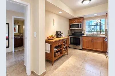 600 Parkview Dr #722, Hallandale Beach, FL 33009 - Photo 9