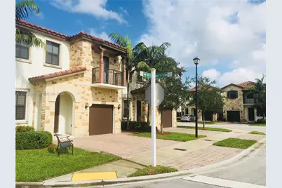 10310 NW 70th Ter, Doral, FL 33178 - Photo 9