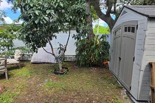 1611 N 69th Way, Hollywood, FL 33024 - Photo 9